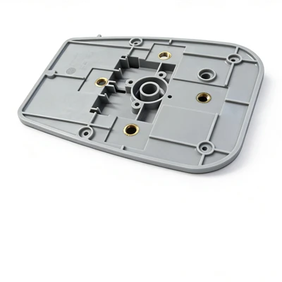 Stampaggio ad iniezione con inserti metallici
